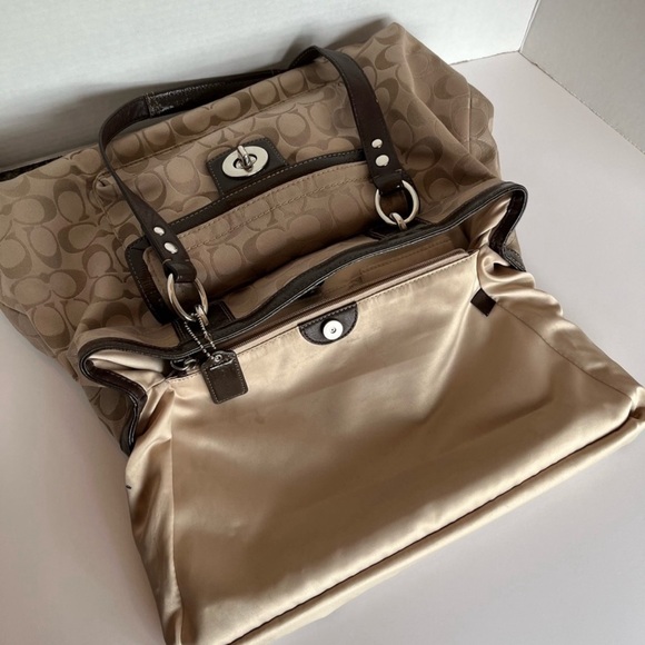 Authentic COACH Signature “PENELOPE” Shoulder Bag Front Turnkey Pocket - Picture 4 of 11